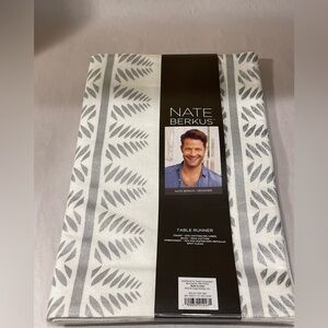 Table decoration Nate Berkus